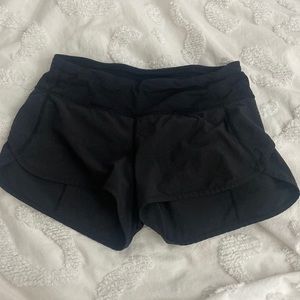 black lululemon 2.5 low rised shorts